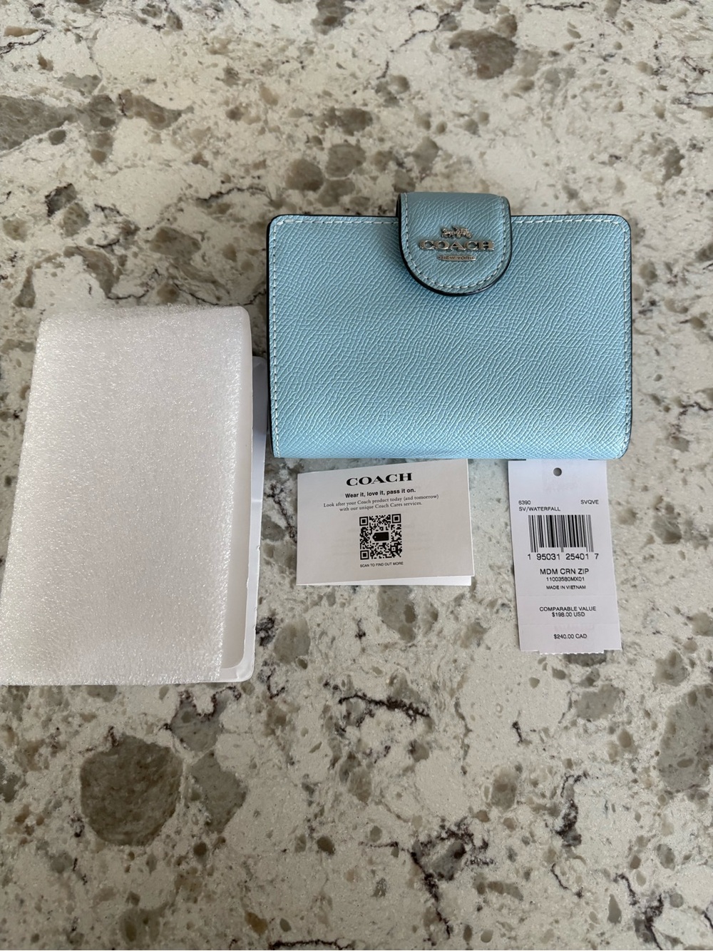 Coach Medium Corner Zip Wallet in Waterfall Blue- Like New - Picture 10 of 11